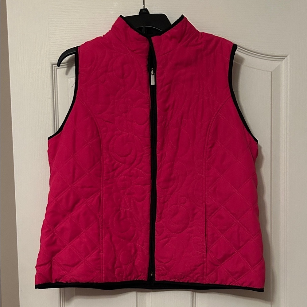 Fuchsia/Black reversible Quilted Vest Excellent condition! Size L